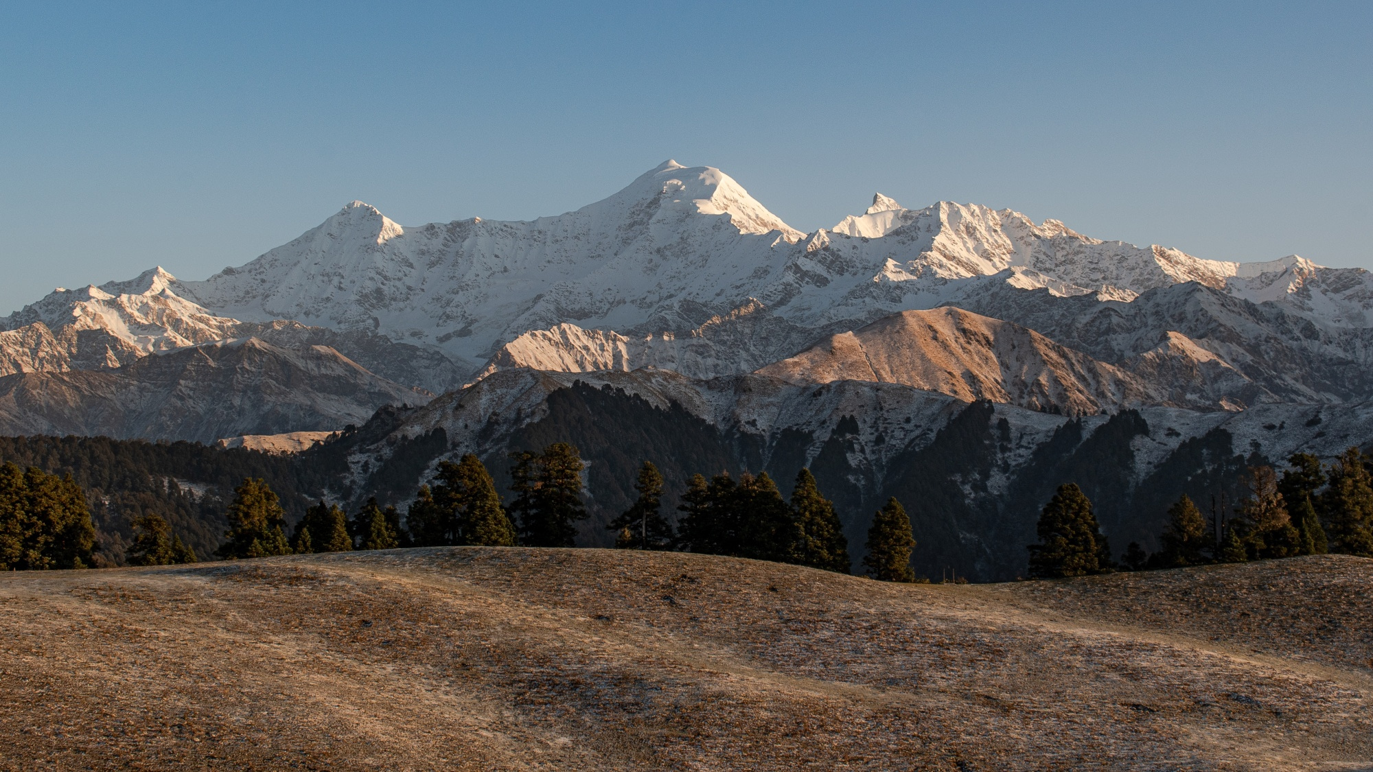 Bandarpoonch and Black peak as seen from Dayara Bugyal summit