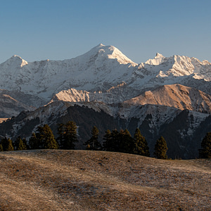 Bandarpoonch and Black peak as seen from Dayara Bugyal summit